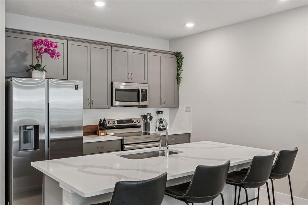 For Sale: $415,000 (3 beds, 2 baths, 1704 Square Feet)