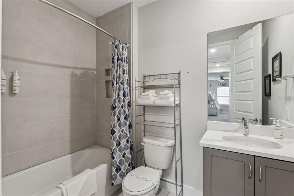 For Sale: $415,000 (3 beds, 2 baths, 1704 Square Feet)