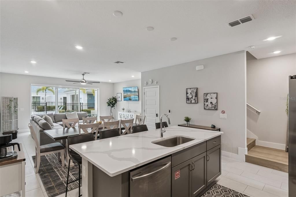 For Sale: $415,000 (3 beds, 2 baths, 1704 Square Feet)