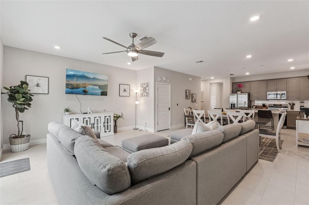 For Sale: $415,000 (3 beds, 2 baths, 1704 Square Feet)