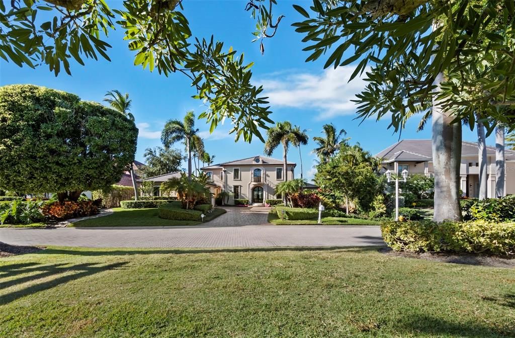 For Sale: $7,999,000 (4 beds, 4 baths, 4921 Square Feet)