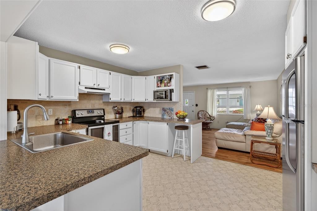 待售: $310,000 (2 贝兹, 1 浴室, 1034 平方英尺)