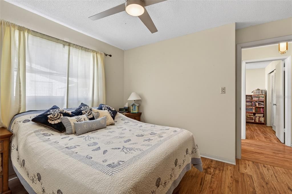 待售: $310,000 (2 贝兹, 1 浴室, 1034 平方英尺)