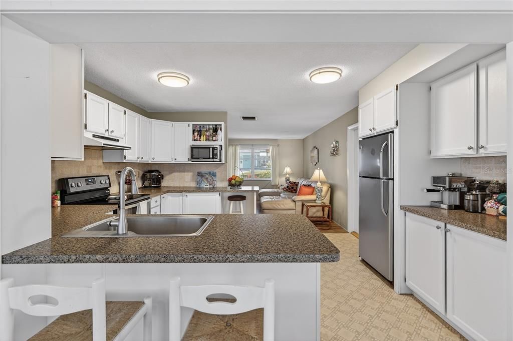 待售: $310,000 (2 贝兹, 1 浴室, 1034 平方英尺)