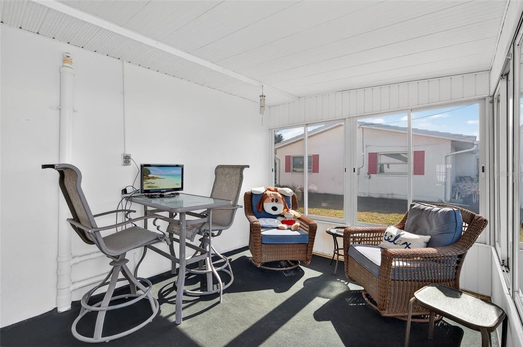 待售: $310,000 (2 贝兹, 1 浴室, 1034 平方英尺)