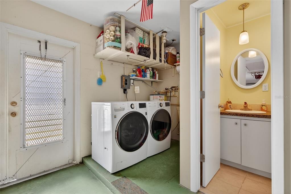 待售: $310,000 (2 贝兹, 1 浴室, 1034 平方英尺)