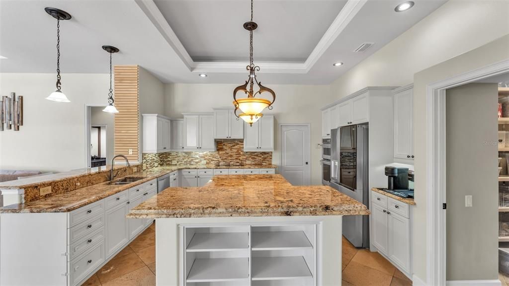 На продажу: $829,900 (4 спален, 3 ванн, 3400 Квадратных фут)