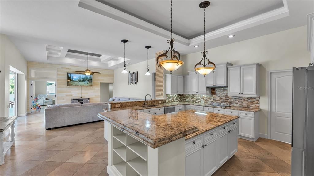 На продажу: $829,900 (4 спален, 3 ванн, 3400 Квадратных фут)