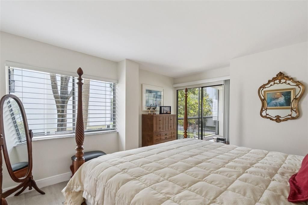 На продажу: $739,000 (2 спален, 2 ванн, 1305 Квадратных фут)