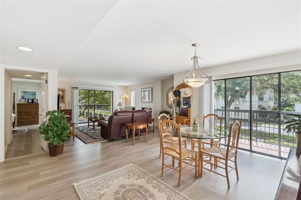 На продажу: $739,000 (2 спален, 2 ванн, 1305 Квадратных фут)