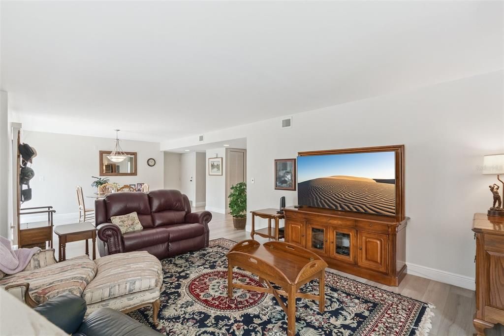 На продажу: $739,000 (2 спален, 2 ванн, 1305 Квадратных фут)