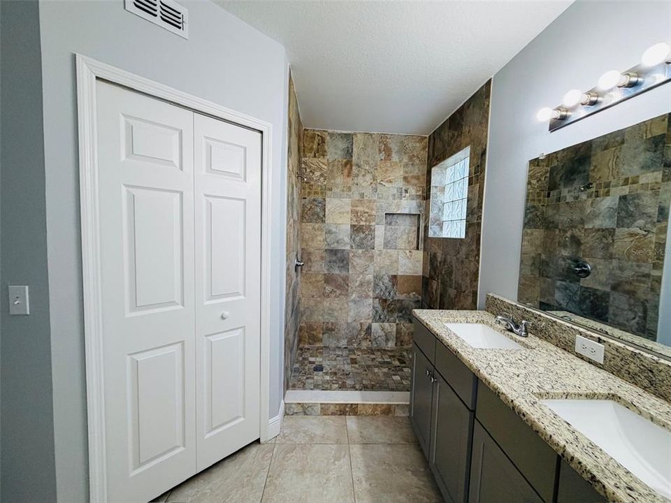 For Sale: $449,900 (4 beds, 2 baths, 1973 Square Feet)