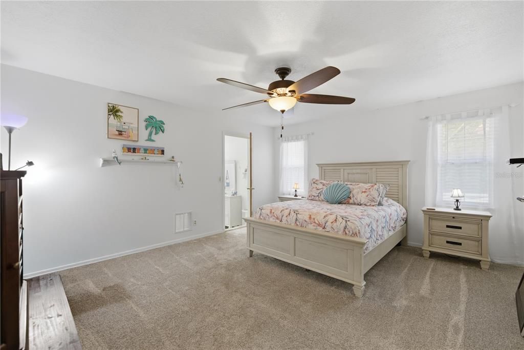 For Sale: $399,500 (3 beds, 2 baths, 2286 Square Feet)