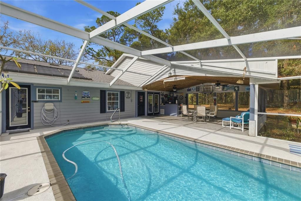 For Sale: $399,500 (3 beds, 2 baths, 2286 Square Feet)