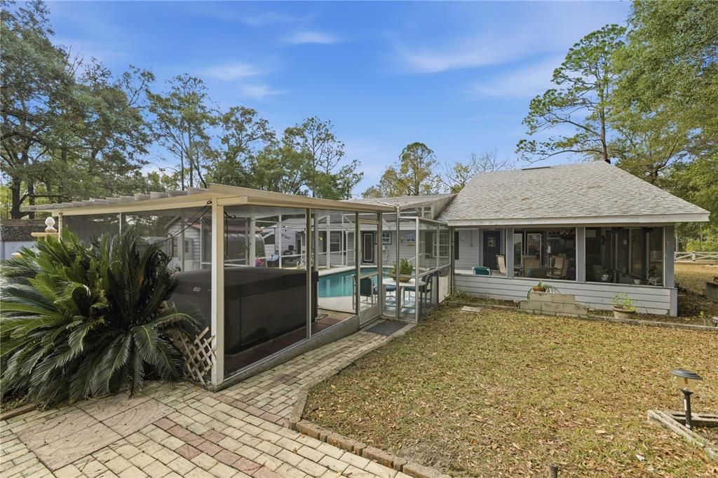 For Sale: $399,500 (3 beds, 2 baths, 2286 Square Feet)