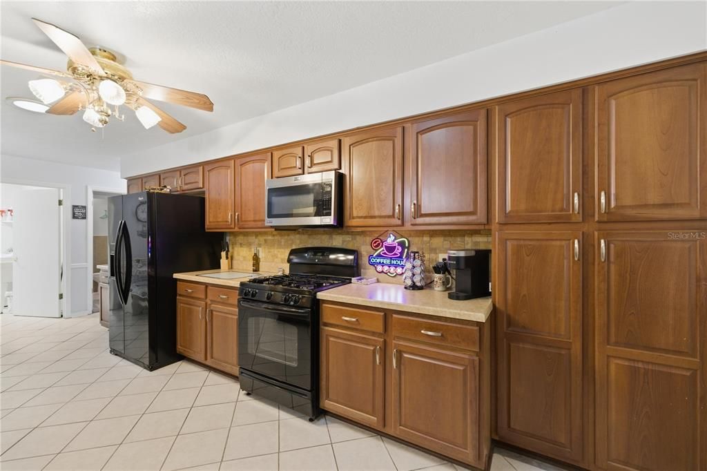 For Sale: $399,500 (3 beds, 2 baths, 2286 Square Feet)