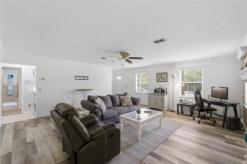 For Sale: $399,500 (3 beds, 2 baths, 2286 Square Feet)