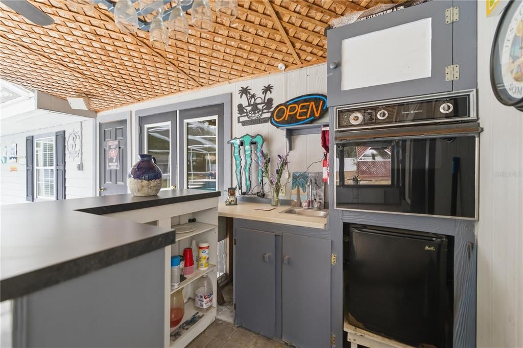 For Sale: $399,500 (3 beds, 2 baths, 2286 Square Feet)