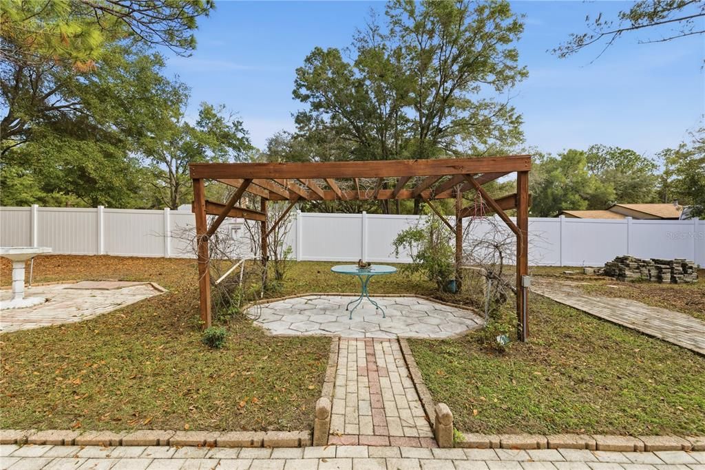 For Sale: $399,500 (3 beds, 2 baths, 2286 Square Feet)