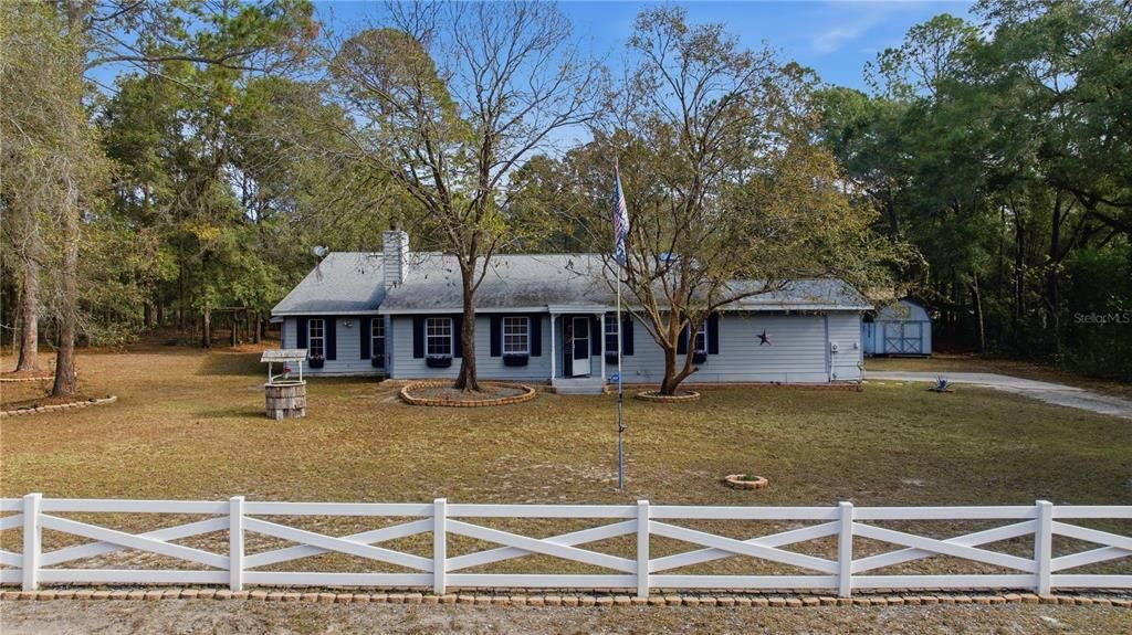 For Sale: $399,500 (3 beds, 2 baths, 2286 Square Feet)