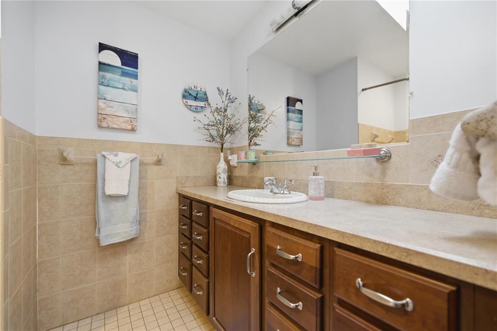 For Sale: $399,500 (3 beds, 2 baths, 2286 Square Feet)