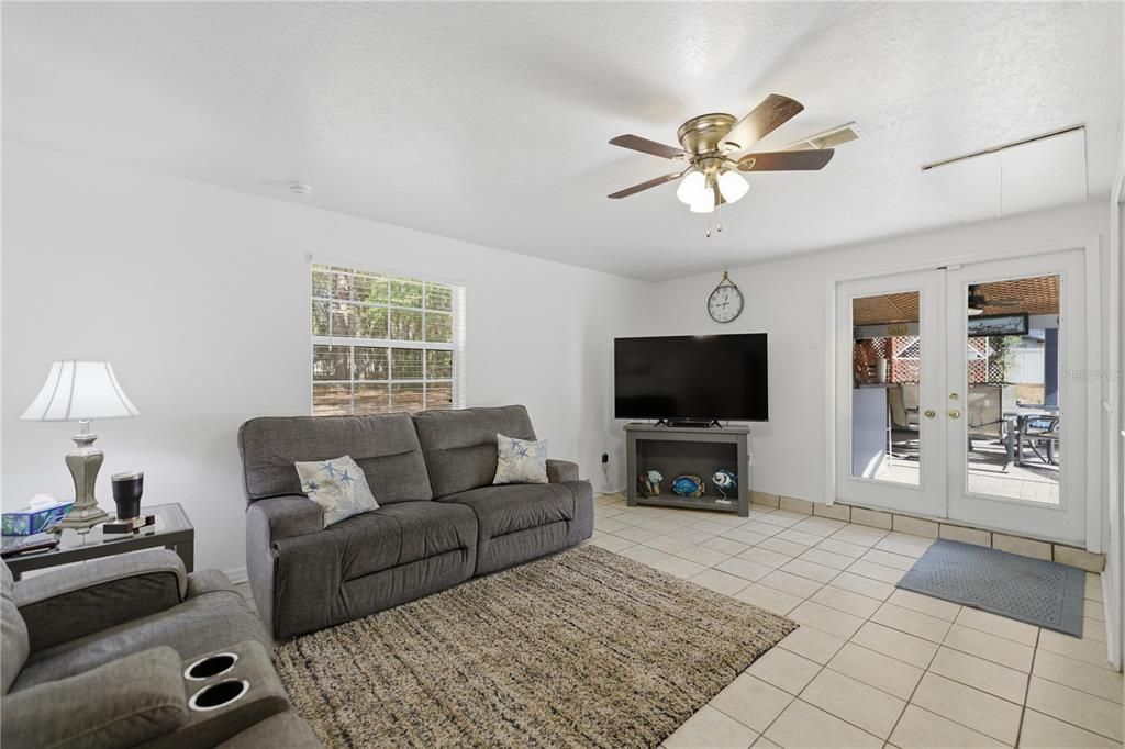 For Sale: $399,500 (3 beds, 2 baths, 2286 Square Feet)