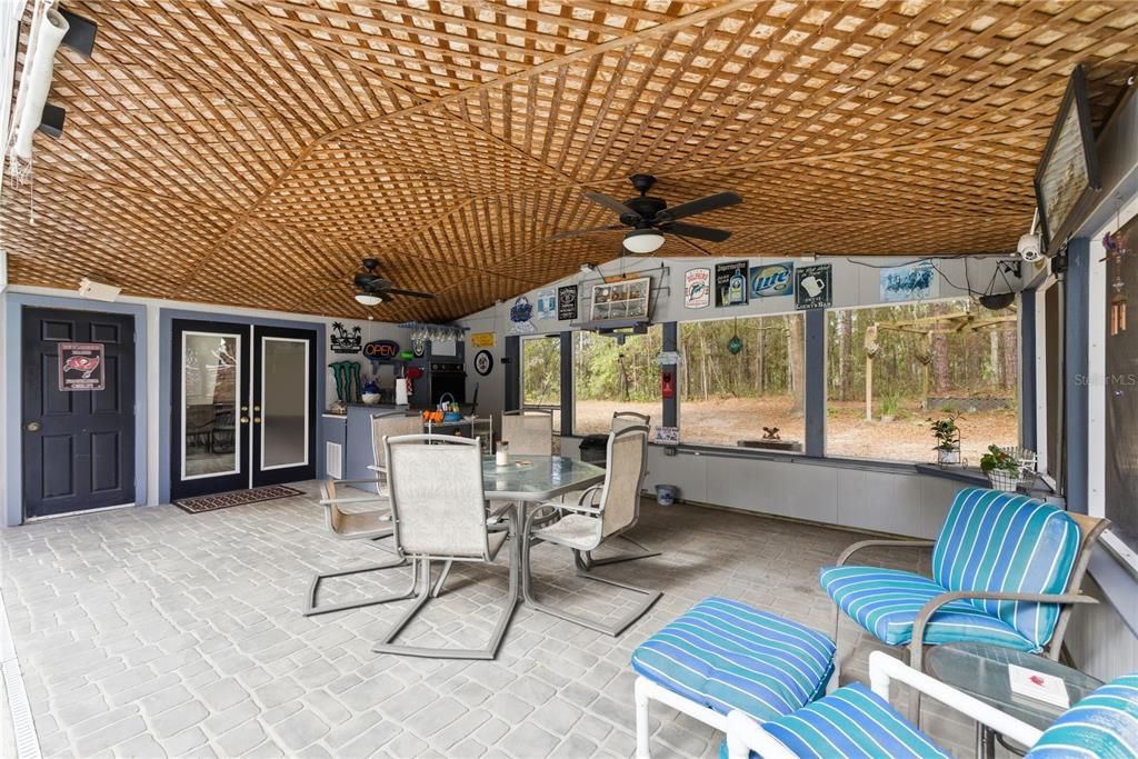 For Sale: $399,500 (3 beds, 2 baths, 2286 Square Feet)