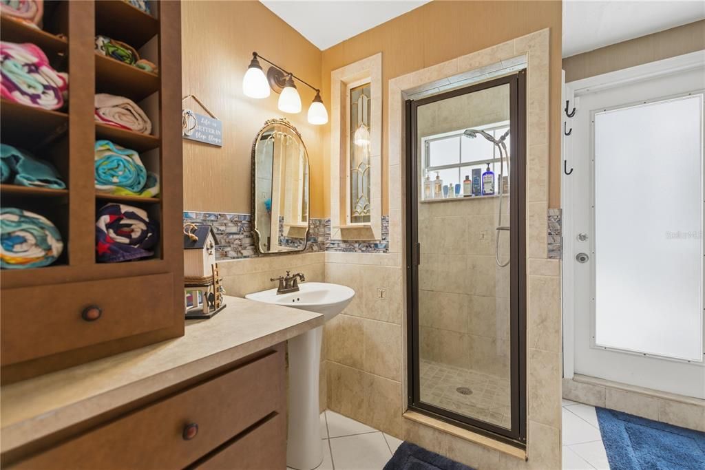 For Sale: $399,500 (3 beds, 2 baths, 2286 Square Feet)