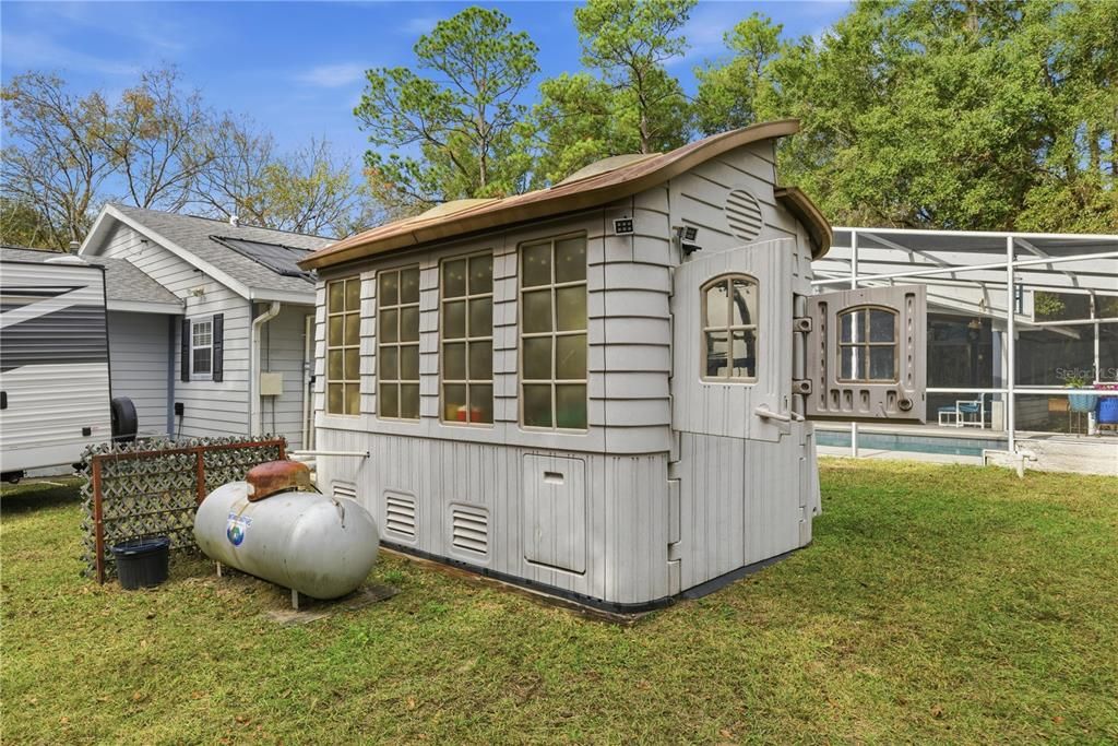 For Sale: $399,500 (3 beds, 2 baths, 2286 Square Feet)