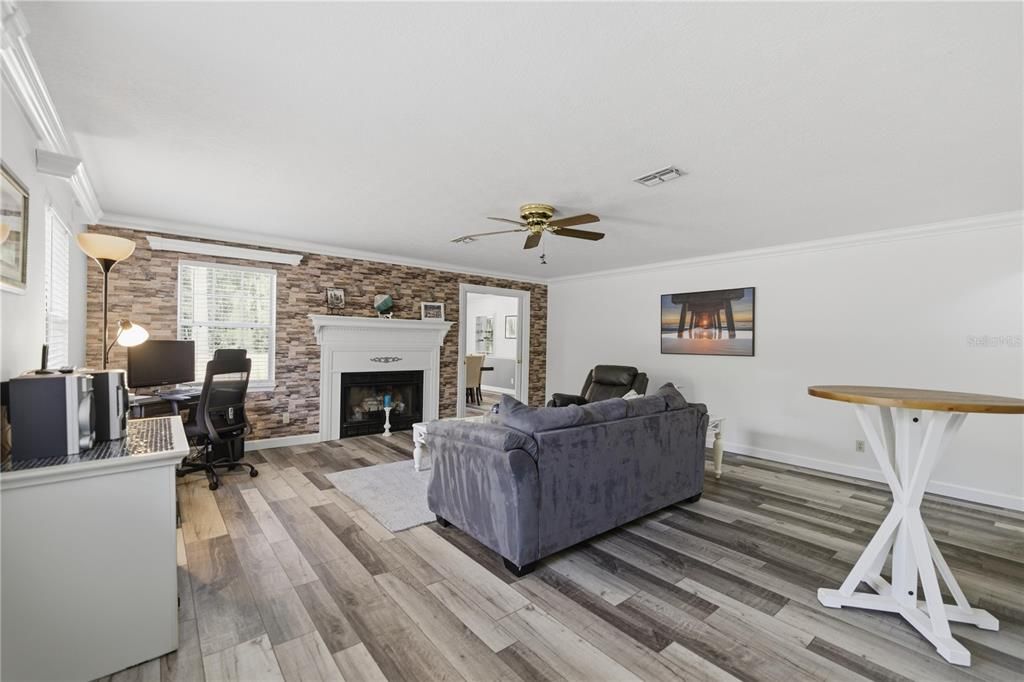 For Sale: $399,500 (3 beds, 2 baths, 2286 Square Feet)