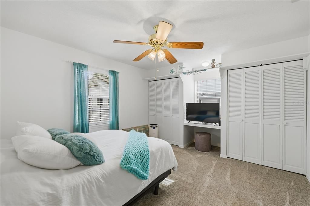 For Sale: $399,500 (3 beds, 2 baths, 2286 Square Feet)