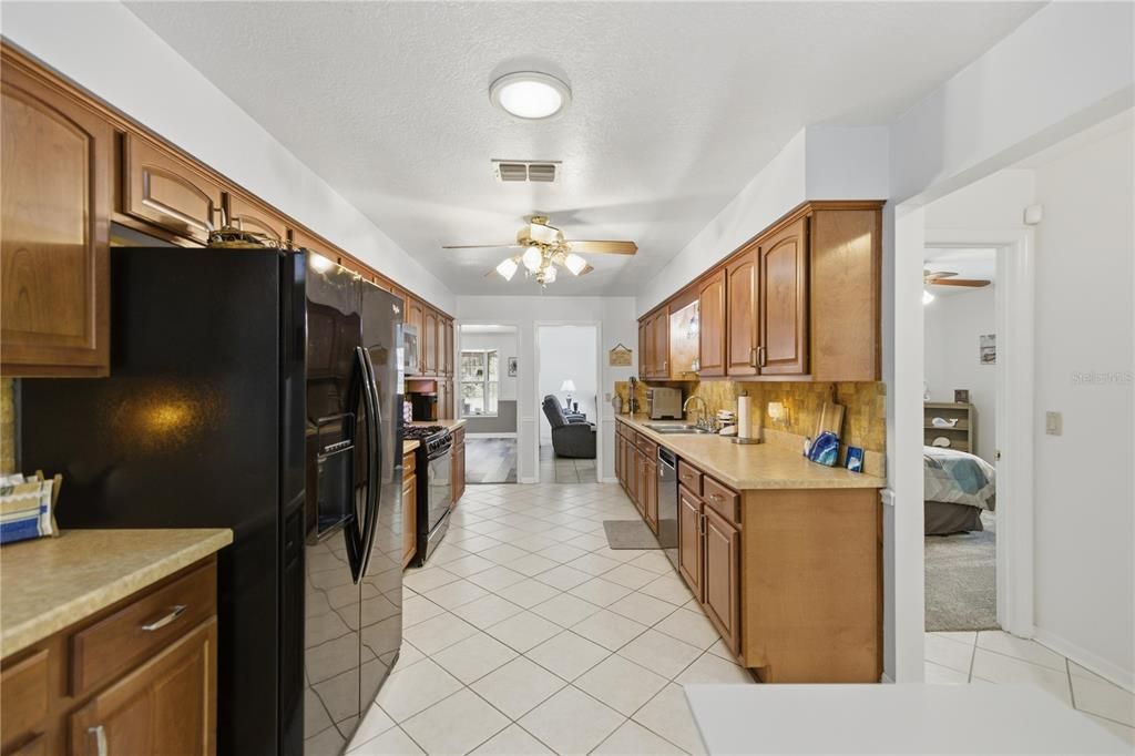 For Sale: $399,500 (3 beds, 2 baths, 2286 Square Feet)