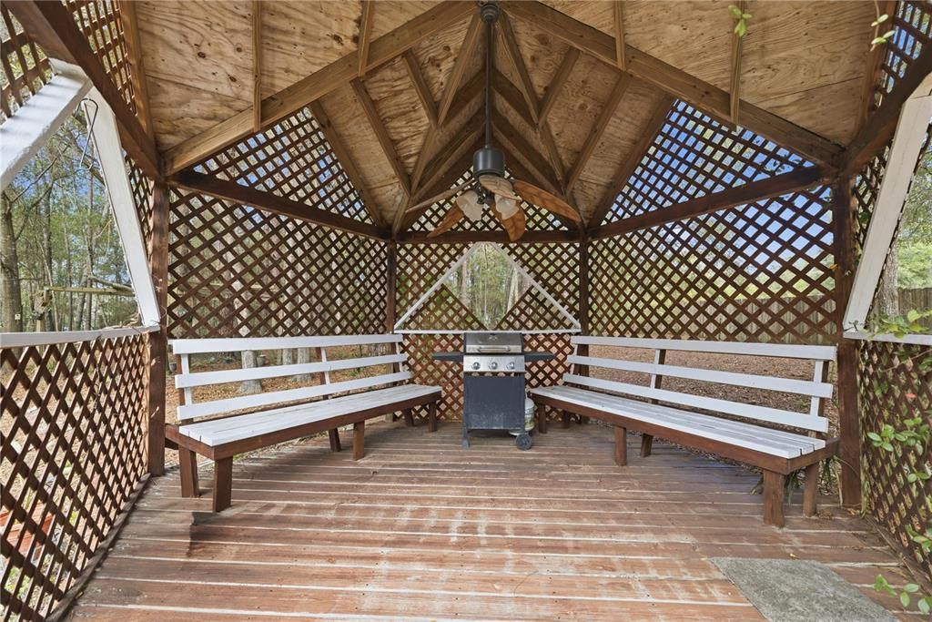 For Sale: $399,500 (3 beds, 2 baths, 2286 Square Feet)