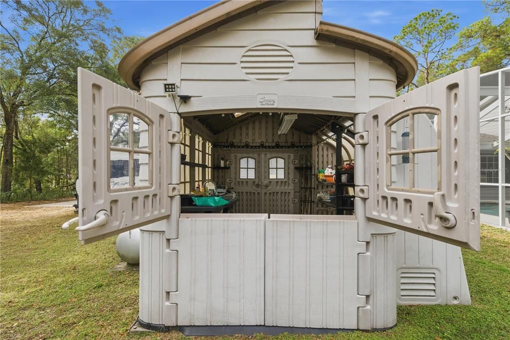 For Sale: $399,500 (3 beds, 2 baths, 2286 Square Feet)