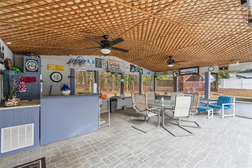 For Sale: $399,500 (3 beds, 2 baths, 2286 Square Feet)