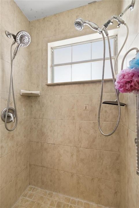 For Sale: $399,500 (3 beds, 2 baths, 2286 Square Feet)