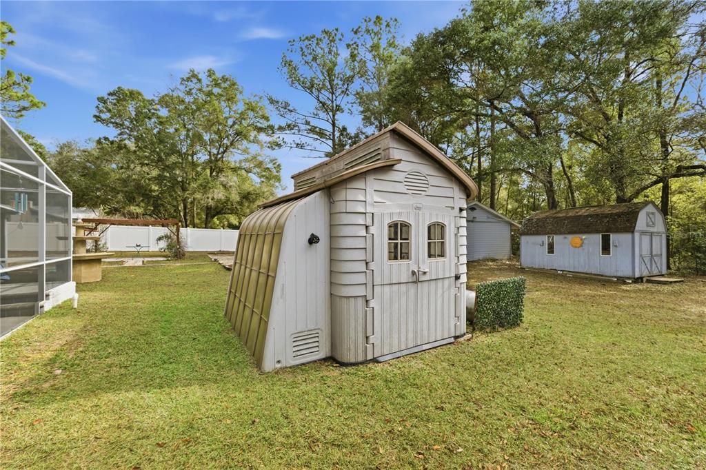 For Sale: $399,500 (3 beds, 2 baths, 2286 Square Feet)