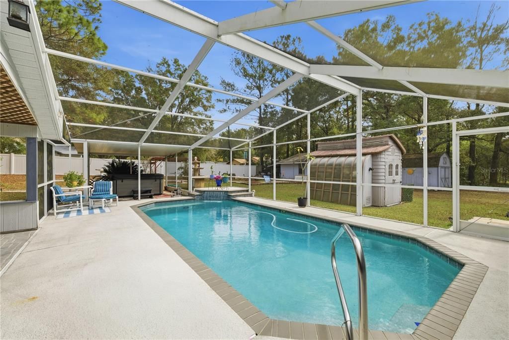 For Sale: $399,500 (3 beds, 2 baths, 2286 Square Feet)