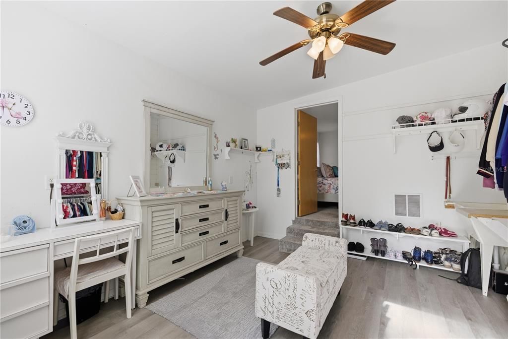 For Sale: $399,500 (3 beds, 2 baths, 2286 Square Feet)