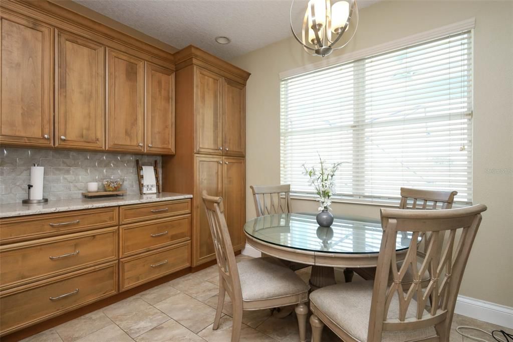 待售: $570,000 (5 贝兹, 3 浴室, 2960 平方英尺)