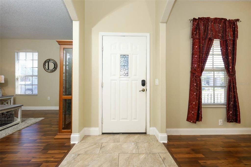 待售: $570,000 (5 贝兹, 3 浴室, 2960 平方英尺)