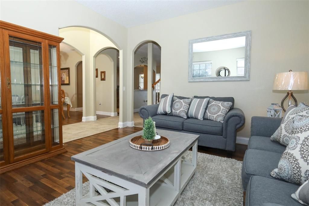 待售: $570,000 (5 贝兹, 3 浴室, 2960 平方英尺)