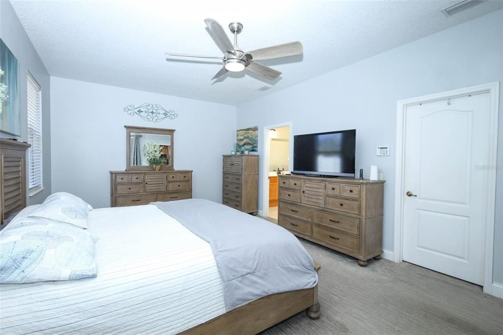 待售: $570,000 (5 贝兹, 3 浴室, 2960 平方英尺)