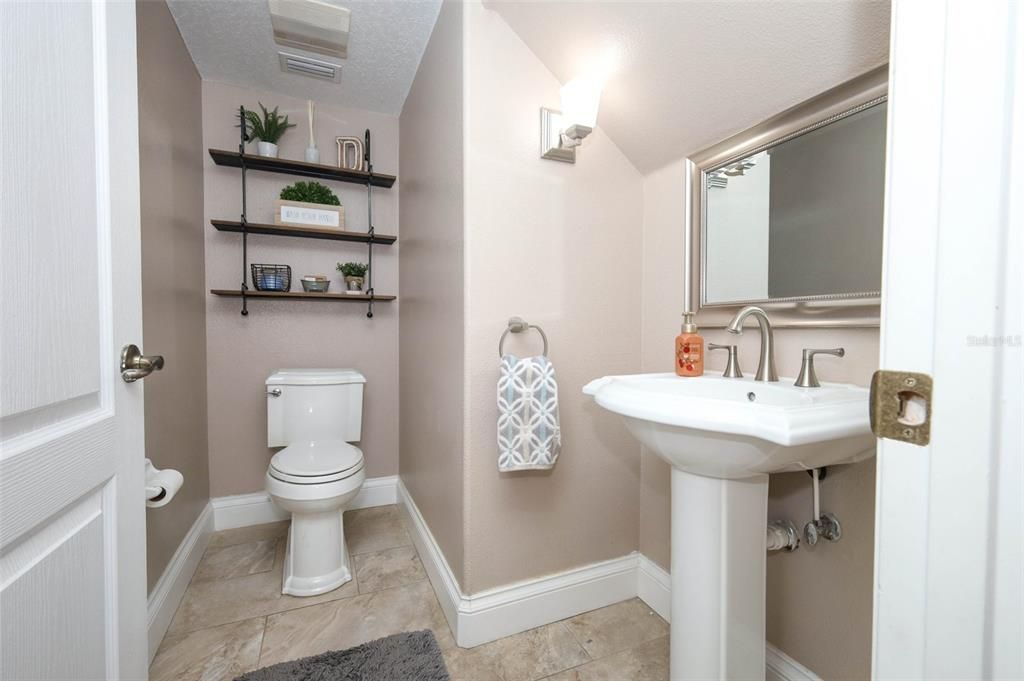 待售: $570,000 (5 贝兹, 3 浴室, 2960 平方英尺)