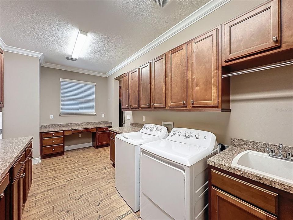 For Sale: $425,000 (2 beds, 2 baths, 1853 Square Feet)