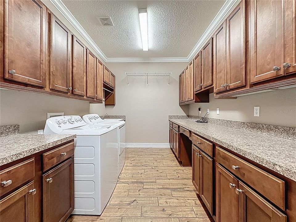 For Sale: $425,000 (2 beds, 2 baths, 1853 Square Feet)