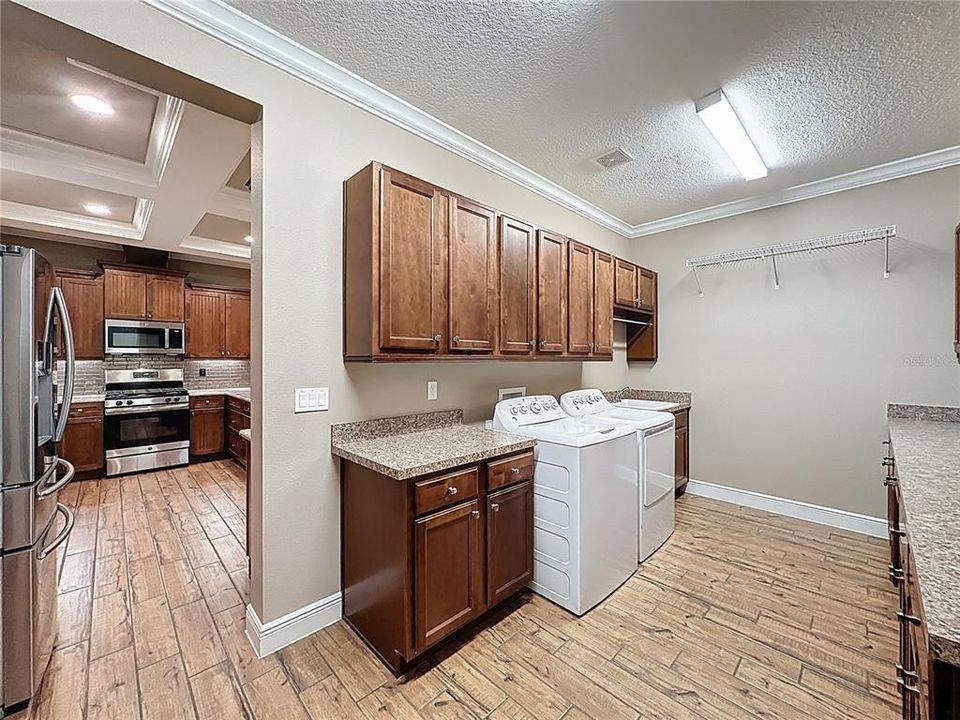 For Sale: $425,000 (2 beds, 2 baths, 1853 Square Feet)