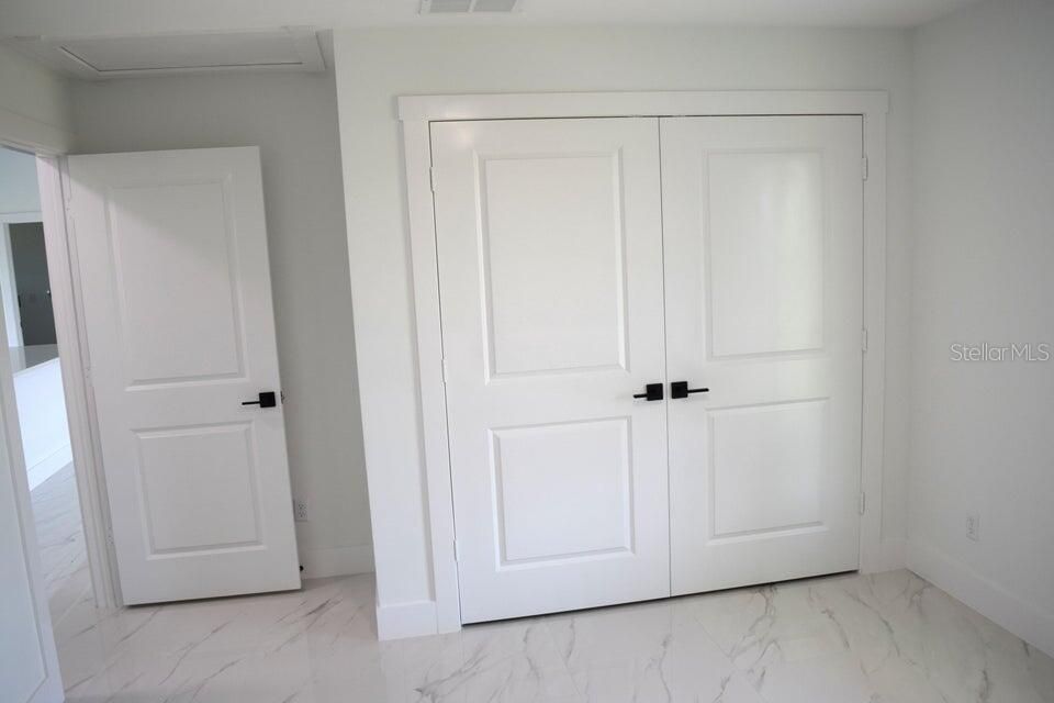 For Sale: $349,900 (3 beds, 3 baths, 1400 Square Feet)