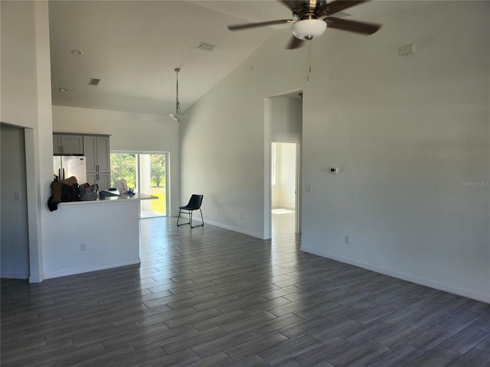 待售: $254,900 (3 贝兹, 2 浴室, 1288 平方英尺)