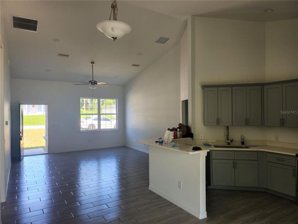 待售: $254,900 (3 贝兹, 2 浴室, 1288 平方英尺)